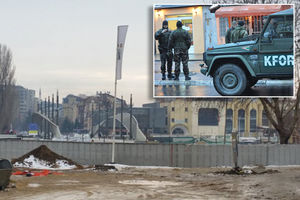 (UŽIVO) ZID NA IBRU OSVANUO POD NADZOROM: KFOR i karabinijeri patroliraju Kosovskom Mitrovicom