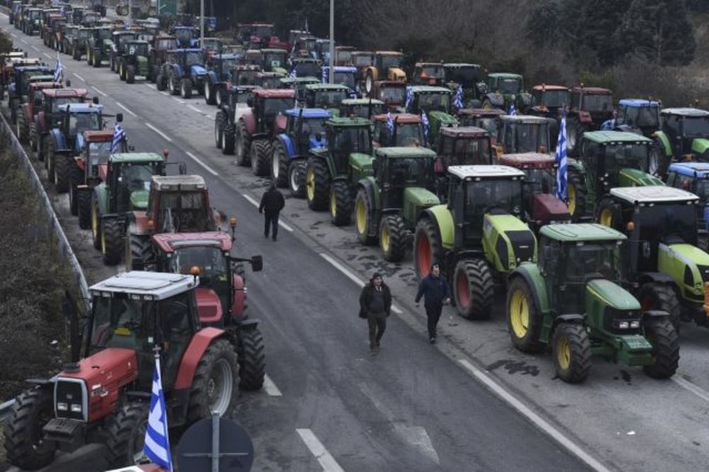 I DALJE BEZ SAOBRAĆAJA NA PRELAZU EVZONI: Štrajk grčkih poljoprivrednika se nastavlja