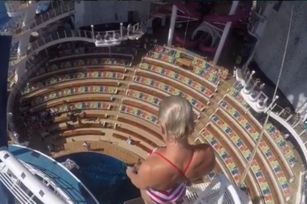(VIDEO) NEVEROVATAN PODUHVAT USRED OKEANA: Skočila u mali bazen sa 17 metara visoke platforme
