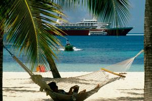IMA SAMO JEDAN USLOV: Rajsko ostrvo na Karibima plaća 300 dolara svakom turisti!