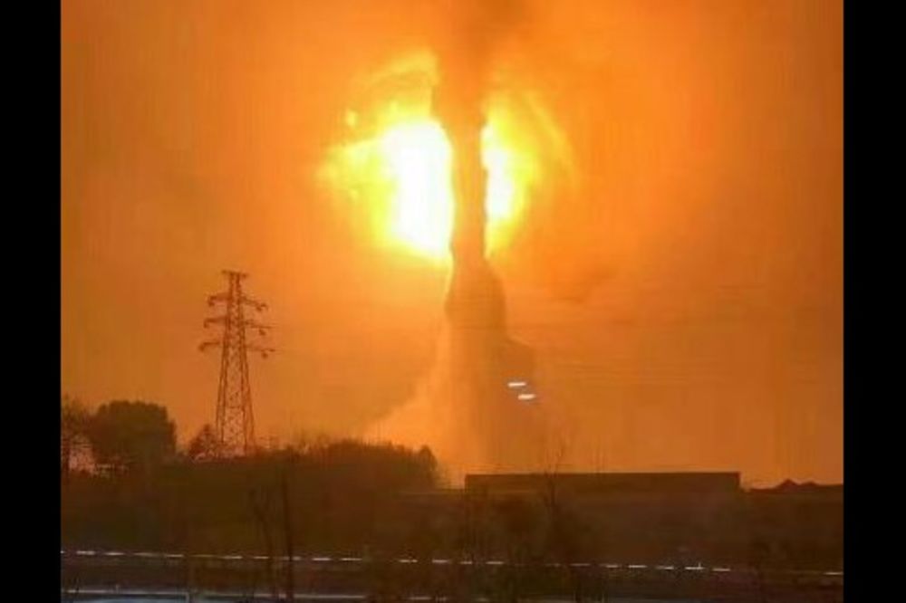 (VIDEO) OGROMNA EKSPLOZIJA U KINI: Vatrene lopte preplavile nebo iznad zapaljene fabrike hemije