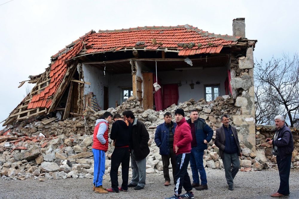 POKUŠAVAJU DA NAS NAPADNU: Gradonačelnik Ankare okrivio Gulenove pristalice za zemljotres u Turskoj!