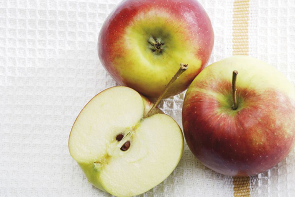 PLOD RAZDORA: Da li su semenke jabuke zdrave ili otrovne?