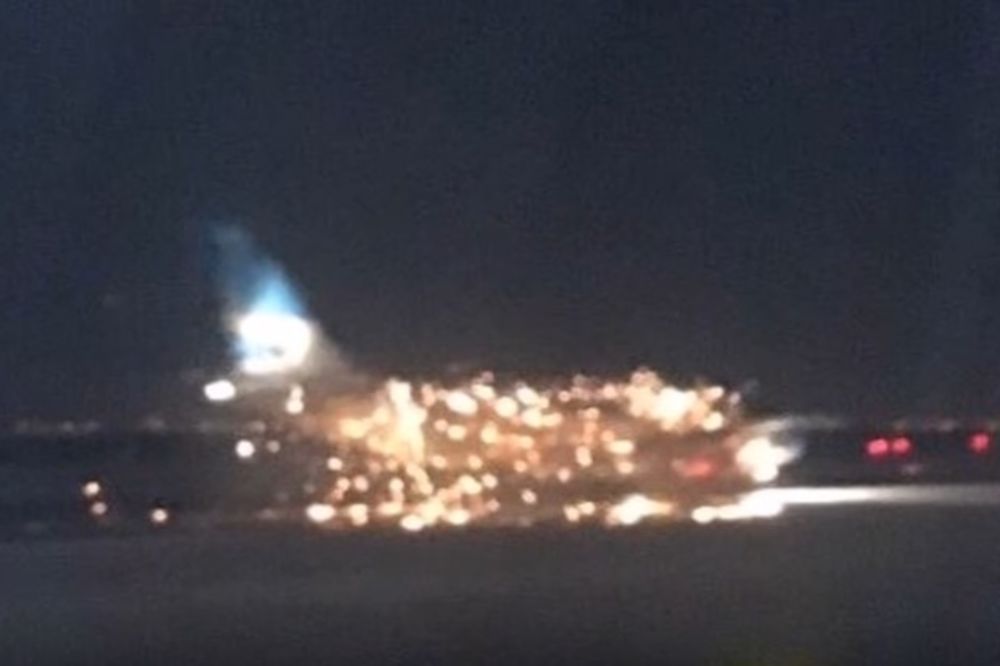 (VIDEO) PANIKA NA AERODROMU U NJUJORKU: Zapalio se avion pri poletanju