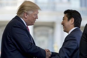 UDARAJU KIMA PO DŽEPU: Tramp i Abe dogovorili proširenje sankcija Severnoj Koreji
