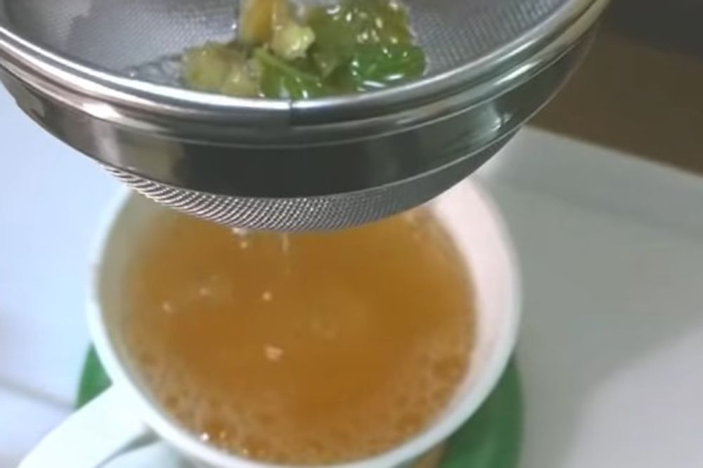 (VIDEO) IZGUBILA JE 10 KG ZA SAMO 15 DANA: Ovo piće top masne naslage bez DIJETE (RECEPT)