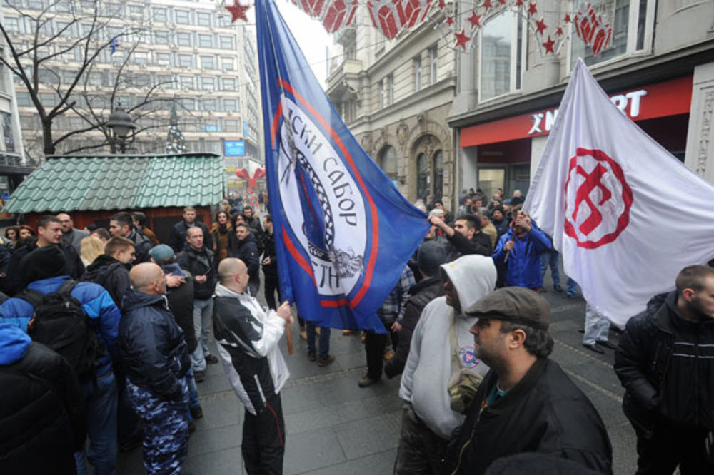 PROTEST ISPRED AMBASADE CG U BEOGRADU: Zaustaviti diskriminaciju Srba u Crnoj Gori!