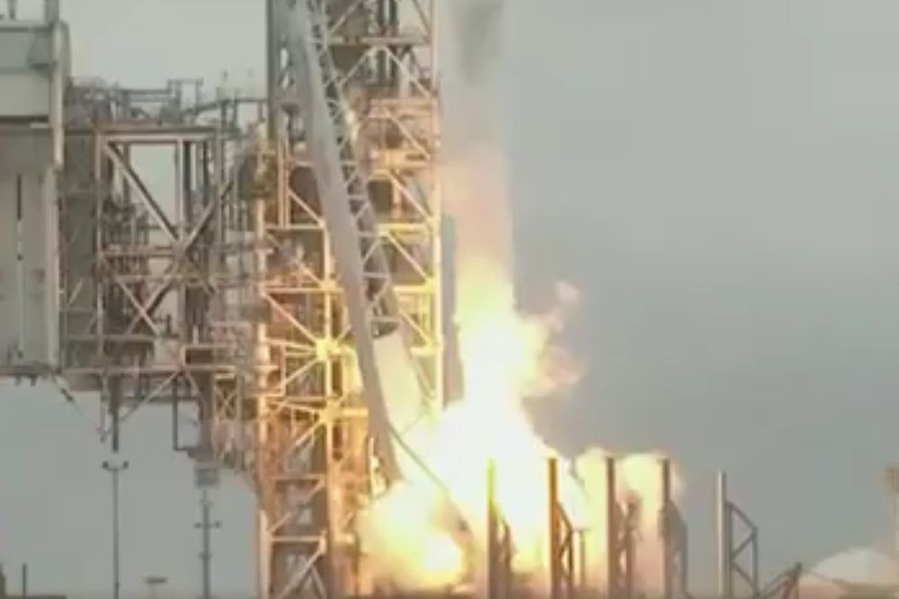 (VIDEO) ISTORIJSKI TRENUTAK NA FLORIDI: Lansirana raketa Falkon 9 sa zalihama za astronaute!