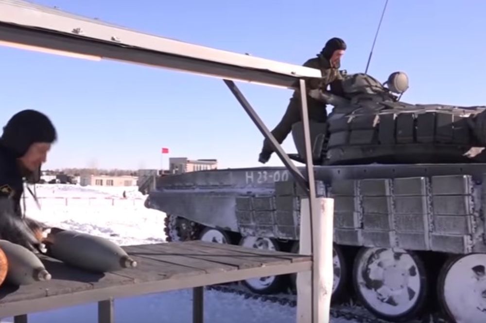 (VIDEO) SPEKTAKULARNO: Pogledajte kako se ruski vojnici igraju tenkovima