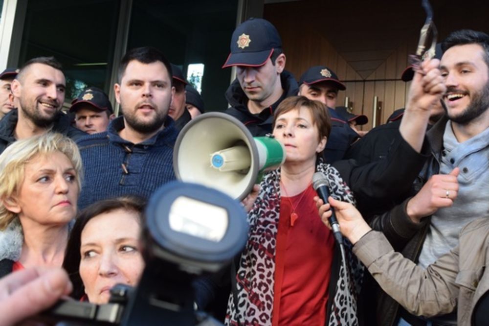 MAJKE CRNE GORE PREKINULE PROTEST: Nećemo da ugrozimo nijedan život, ali VRAĆAMO se za 15 dana