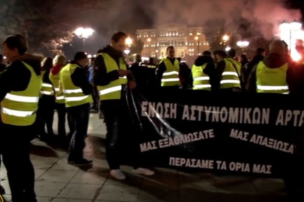 (VIDEO) NOVI HAOS U GRČKOJ: Vatrogasci i policajci blokirali ulice