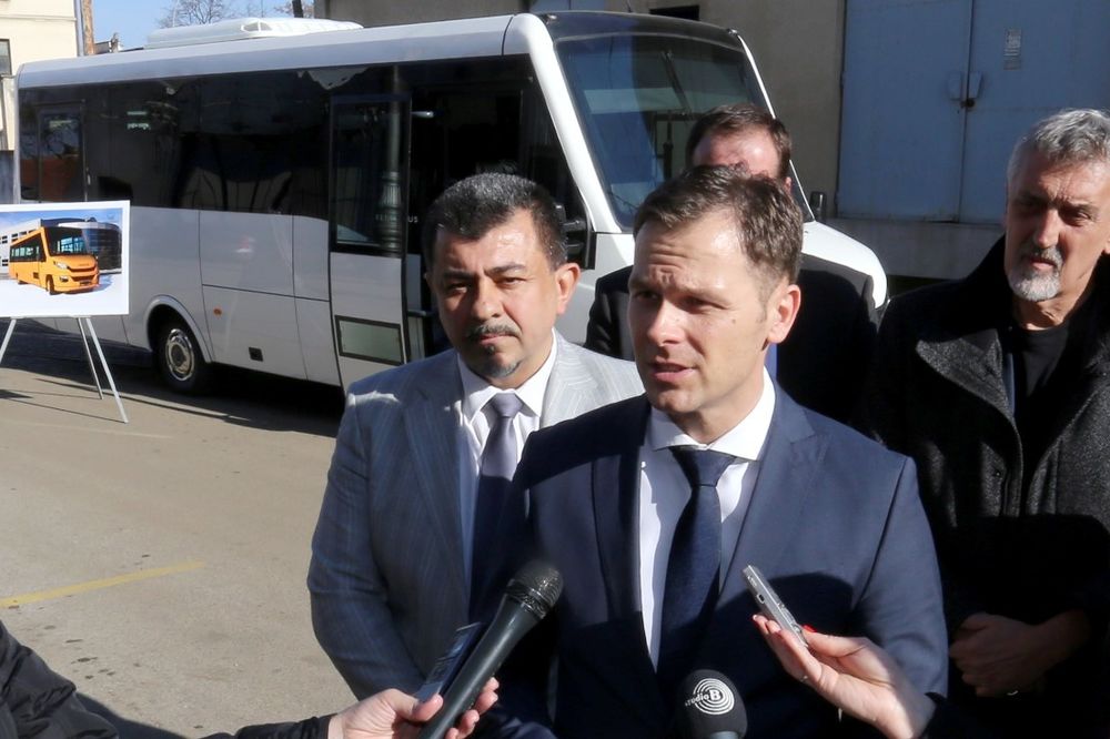 U GSP POTPISAN UGOVOR: Od septembra 12 novih minibuseva prevoziće školarce u Beogradu
