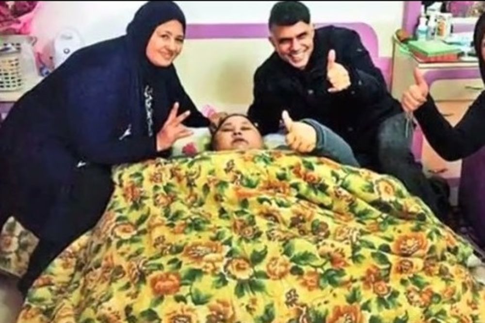 VIDEO OVO JE NAJTEŽA ŽENA NA SVETU: Egipćanku tešku POLA TONE teretnim avionom prebacili u bolnicu