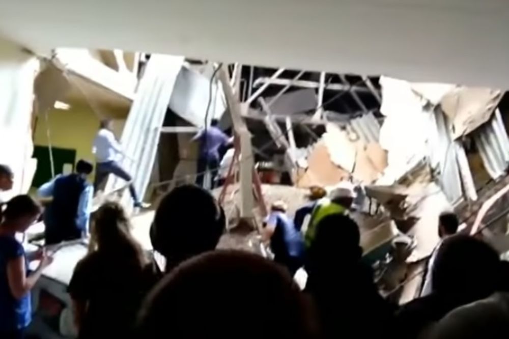 (VIDEO) SRUŠIO SE KROV BOLNICE U JOHANESBURGU: Ljudi rukama kopaju po ruševinama da spasu preživele!