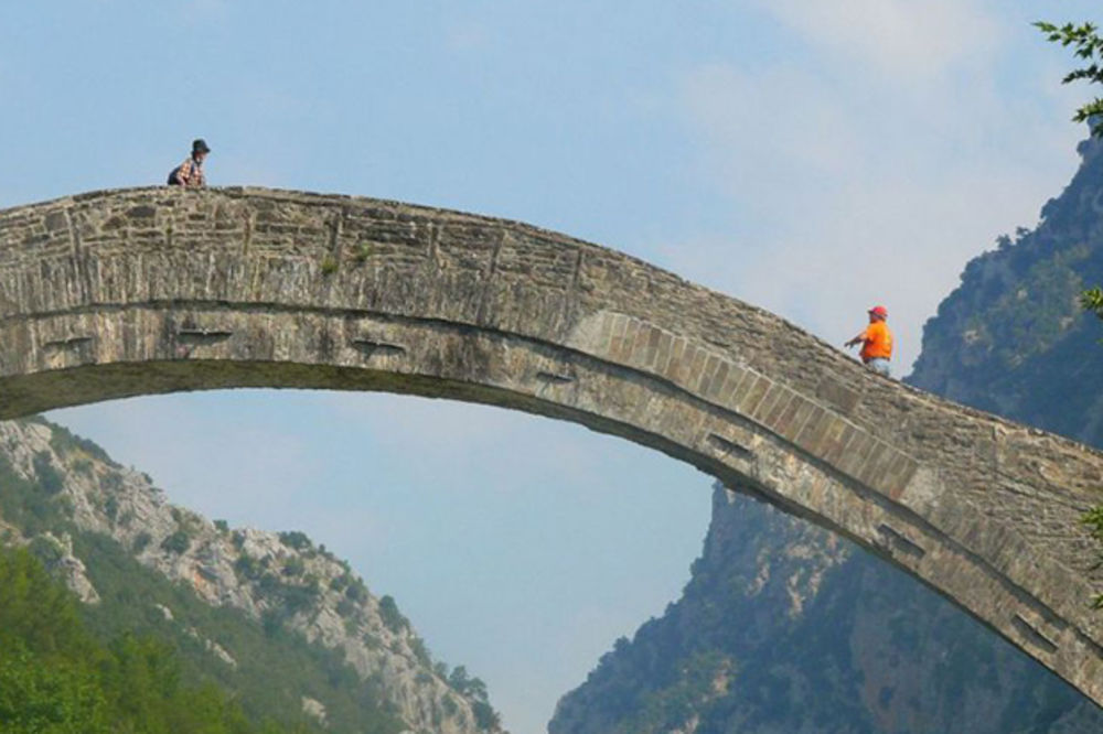 BUJICA KOJA JE ODNELA ISTORIJU: Priča o tragičnom kraju najvećeg kamenog lučnog mosta na Balkanu (FO