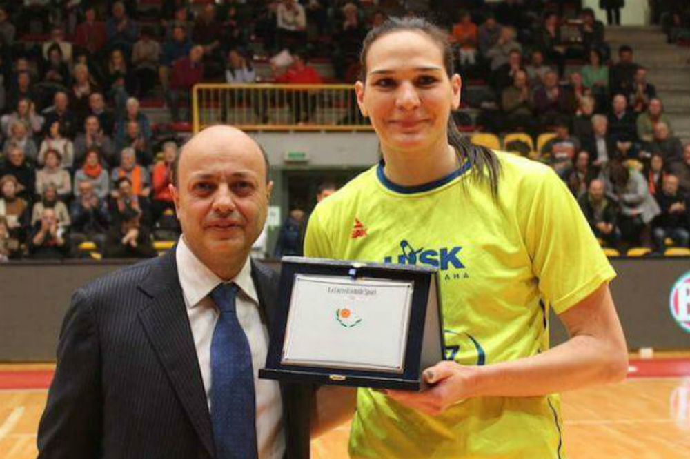 VLADARKA EVROPE: Sonji Petrović uručena nagrada za najbolju košarkašicu Starog kontinenta