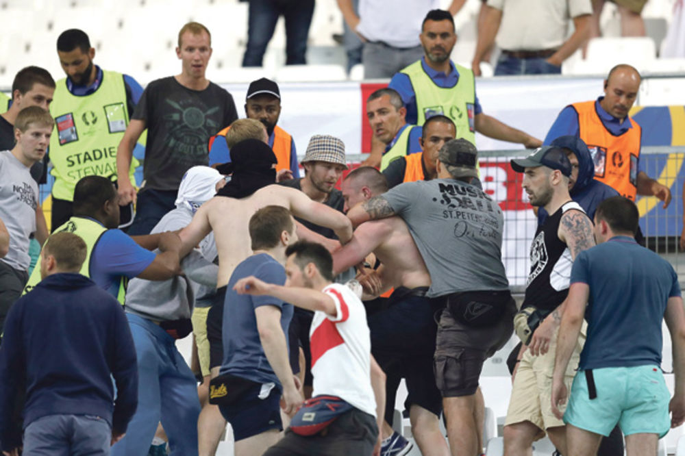 SUMANUTO: Ruski poslanik navijačke tuče želi da pretvori u krvavi sport!