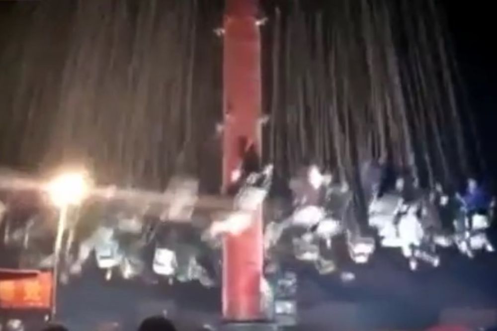 (VIDEO) ZABAVNI PARK IZ NOĆNE MORE: Ringišpil u Kini se srušio dok su se DEČICA vozila