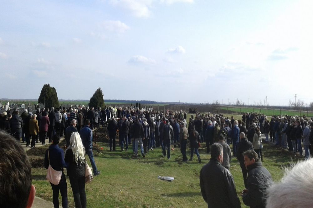 TUGA U NAKOVU: Stotine plakale na sahrani Jovane Jočić, devojke koju je ubila struja u kupatilu