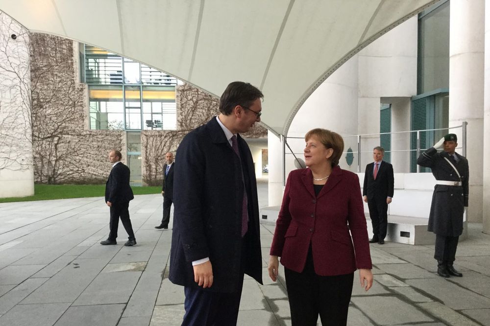 VUČIĆ O SASTANKU S NEMAČKOM KANCELARKOM: Angela Merkel mi je rekla šta da poručim Johanesu Hanu