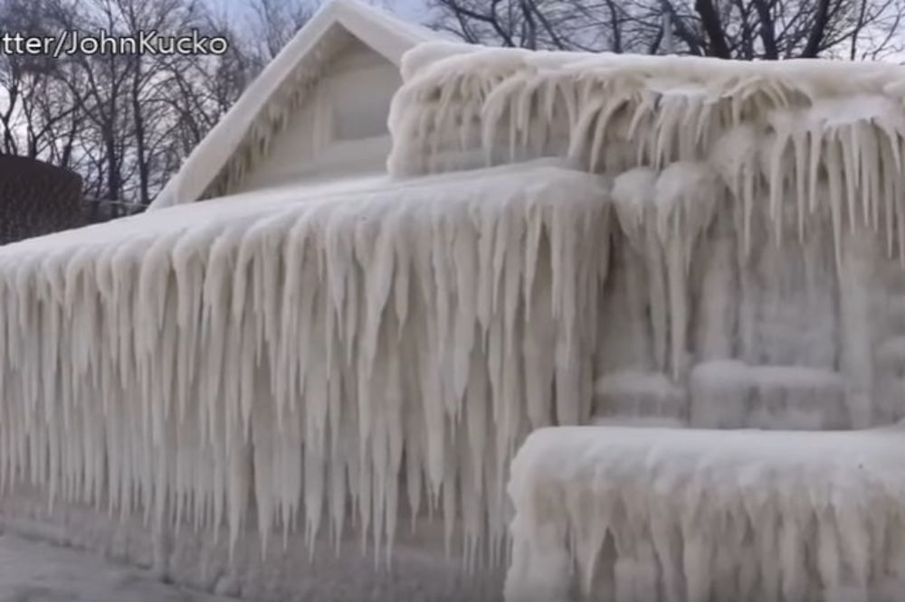 (FOTO, VIDEO) ZALEĐENO KRALJEVSTVO U STVARNOSTI: Sneg i led stvorili redak fenomen