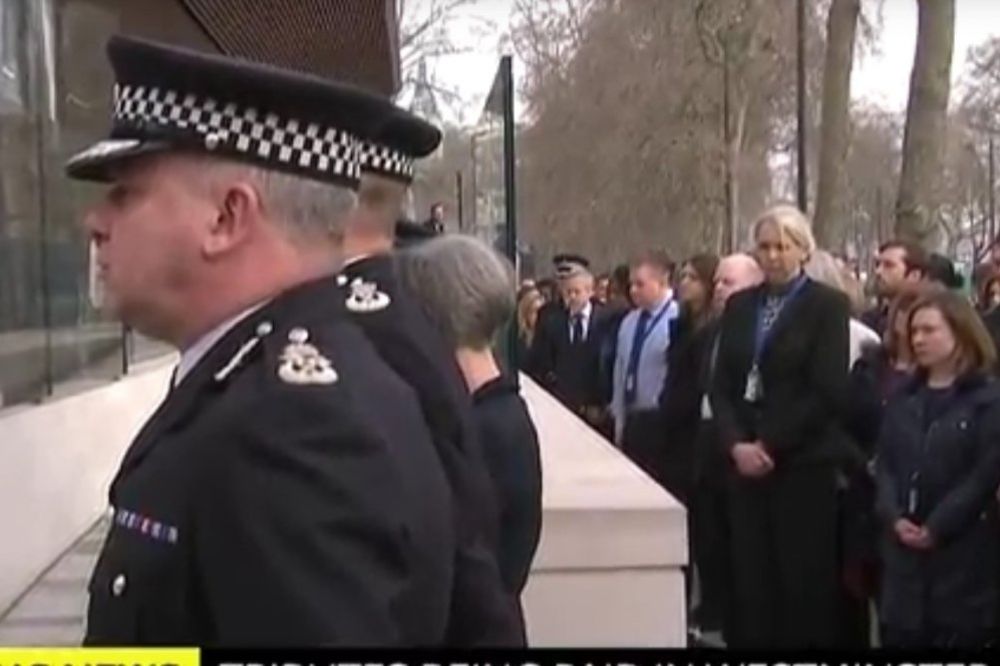 (VIDEO) MINUT ĆUTANJA U LONDONU: Evo kako Britanci odaju poslednju počast žrtvama terorizma!