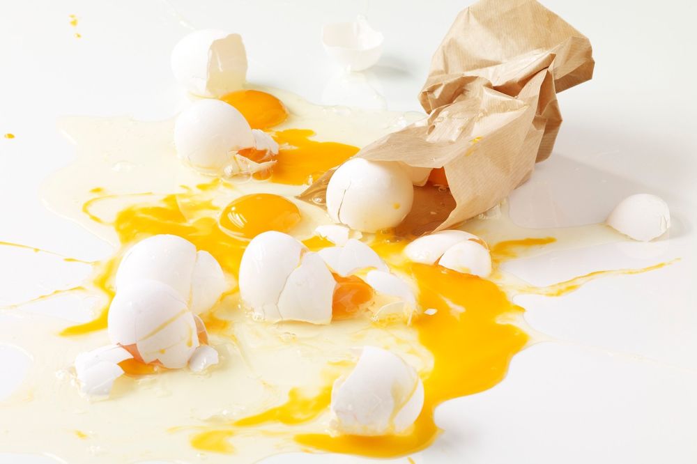 PRAVA ISTINA: Neki ljudi JEDU LJUSKU od jajeta jer je zdrava a EVO šta im se može dogoditi zbog toga
