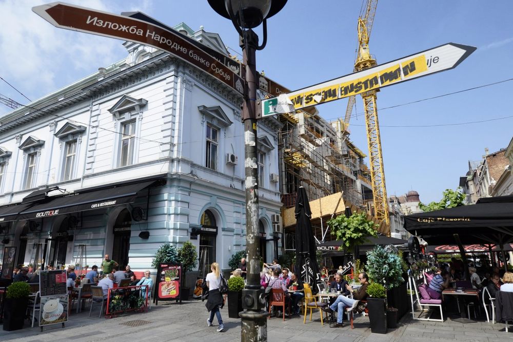 BEOGRAĐANI ODLUČILI: Nove turističke table u prestonici biće CRVENE boje