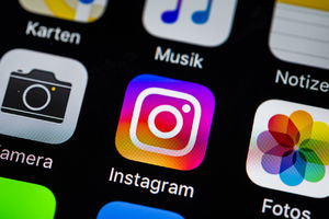 STARLETE U PROBLEMU: Instagram sklanja golotinju i prostakluk