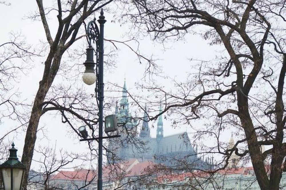 (VIDEO) ČEH NAPRAVO LETEĆA KOLA: Uspeo da ih registruje za saobraćaj