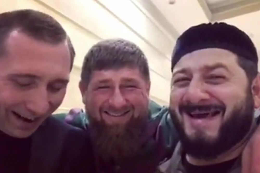 (VIDEO) ČEČENSKI LIDER SE OKOMIO NA NATO: Kadirov napravio skeč sa lažnim sobom i Putinom!