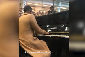 (VIDEO) POMETNJA U LONDONSKOM METROU: Džon Ledžend seo za klavir i izazvao histeriju!