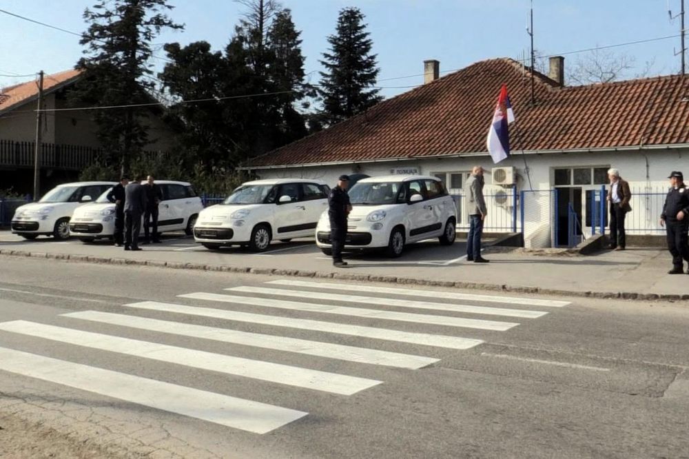 DONACIJA OPŠTINE VOŽDOVAC: Policijska stanica Beli potok dobila četiri nova vozila