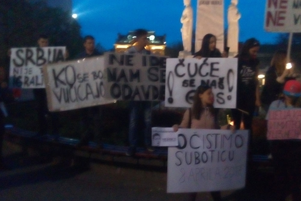 Mladi u Subotici cepali tabloide: Iza nas ne stoje domaće i strane službe, opozicija, Soroš i patke