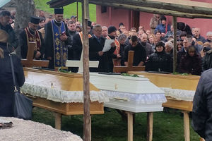 U KREMNIMA TUGA DO NEBA: Uz jecaj i suze Acovih drugara sahranjena porodica Selaković