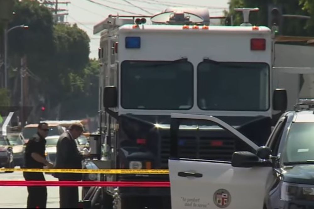(VIDEO) MASAKR U LOS ANĐELESU! Uleteo među ljude i počeo nasumično da ih ubada nožem