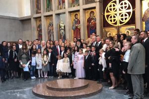 (FOTO, VIDEO) VELIKI DAN ZA PORODICU KARIĆ: Bogoljub krstio petoro unučadi