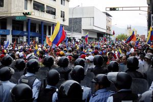 ODSTREL STUDENATA KOJI PROTESTUJU U VENECUELI: Milion ljudi na ulicama protiv predsednika, ubijeno 8