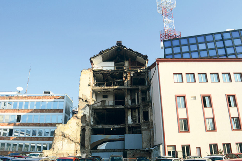 PORODICE POGINULIH OD NATO BOMBI KIVNE: Pravda za radnike RTS tek na sudu u Strazburu