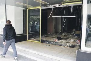 LOPOVI OJADILI BIVŠE ROBNE KUĆE BEOGRAD: Opljačkali sve iz ruinirane zgrade u Podgorici