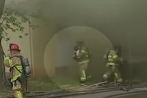 (VIDEO) NEVEROVATNA HRABROST VATROGASCA: Uhvatio bebu bačenu sa drugog sprata usred vatre!