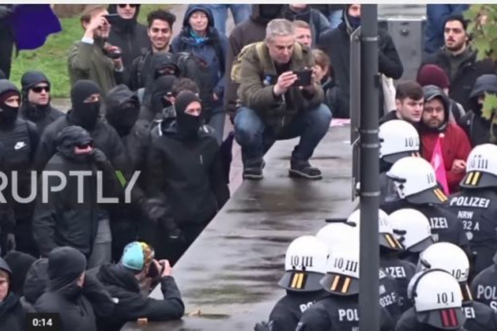 (VIDEO) PREOKRET U NEMAČKOJ: Sada desničare mora da štiti POLICIJA