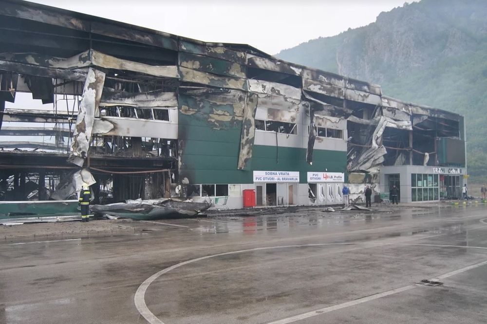 (VIDEO) VELIKI POŽAR U MOSTARU: Izgoreo tržni centar Bingo, eksplozije boca gasa odjekivale gradom!