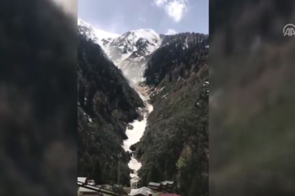 (VIDEO) DA SE NAJEŽIŠ OD MOĆI PRIRODE! Turisti snimili lavinu na poznatom izletištu u Turskoj
