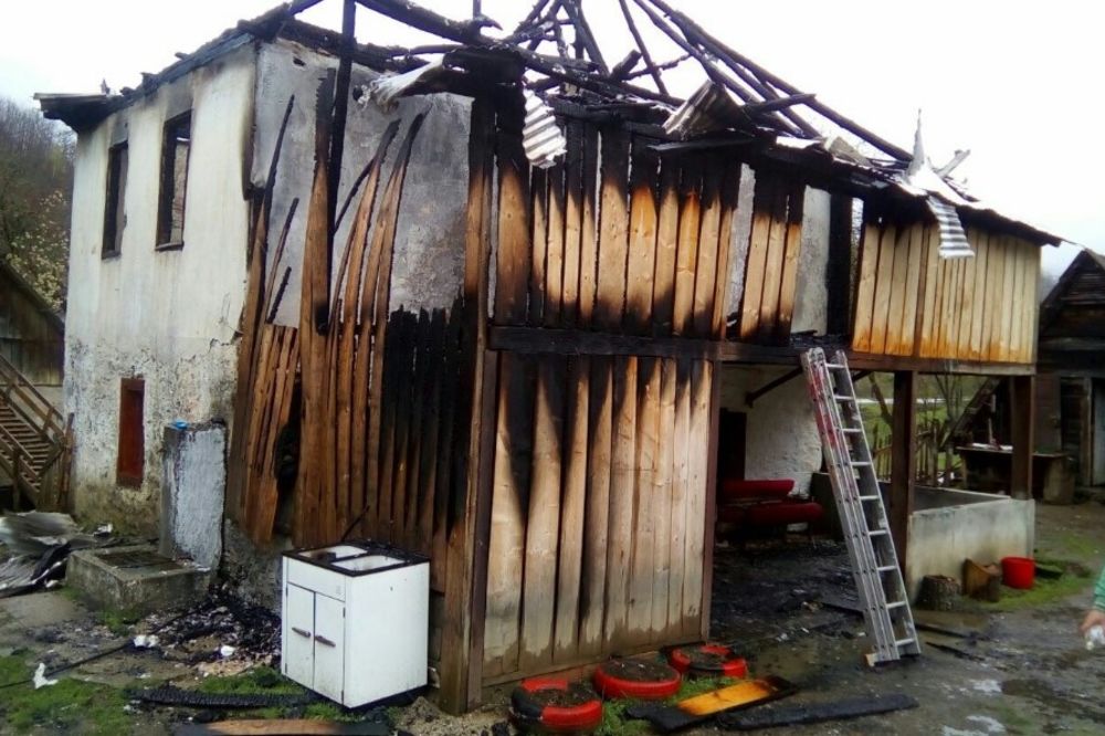 BIJELO POLJE: Porodična kuća izgorela do temelja