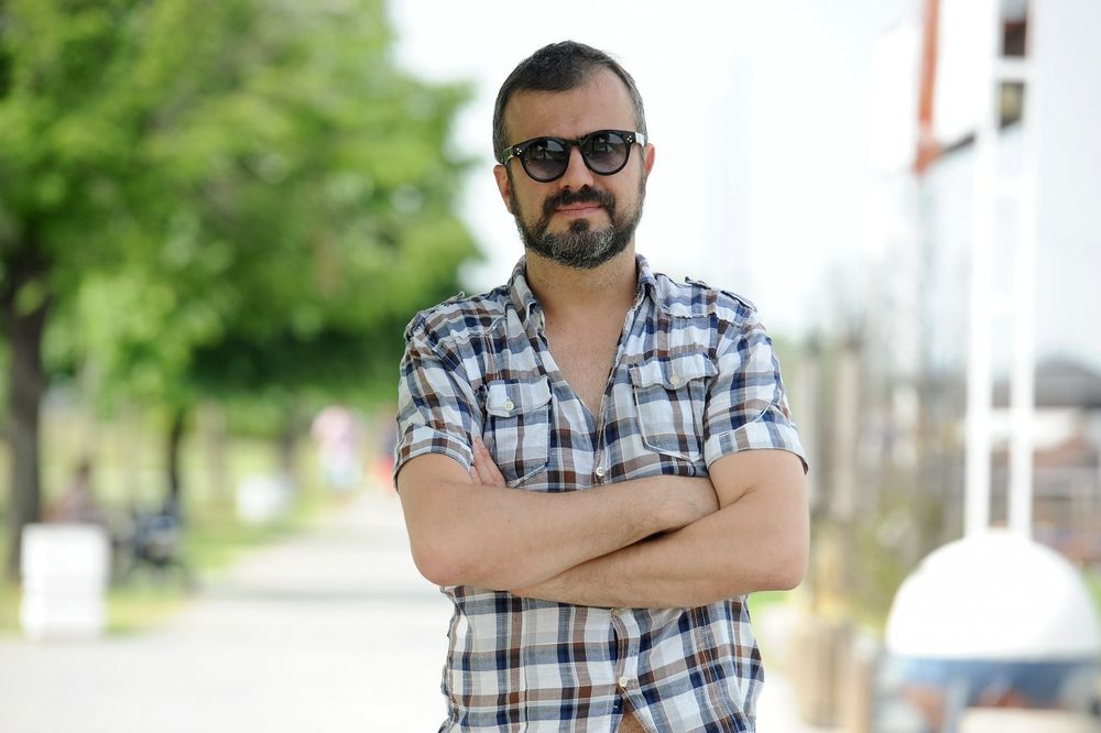 (FOTO) ODALE IH FOTOGRAFIJE: Sergej Trifunović u vezi sa 22 godine mlađom pevačicom?