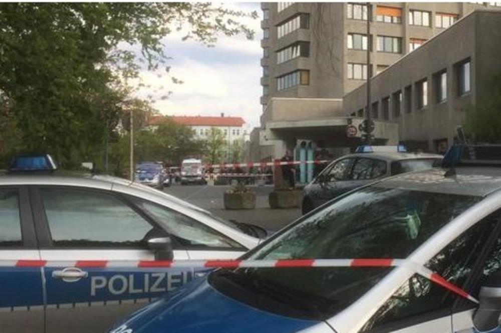 PUCNJAVA U BERLINU: Policija upucala napadača!