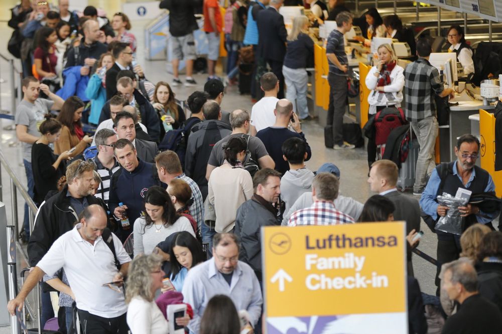 HAOS U FRANKFURTU: Srpski novinari zarobljeni na aerodromu