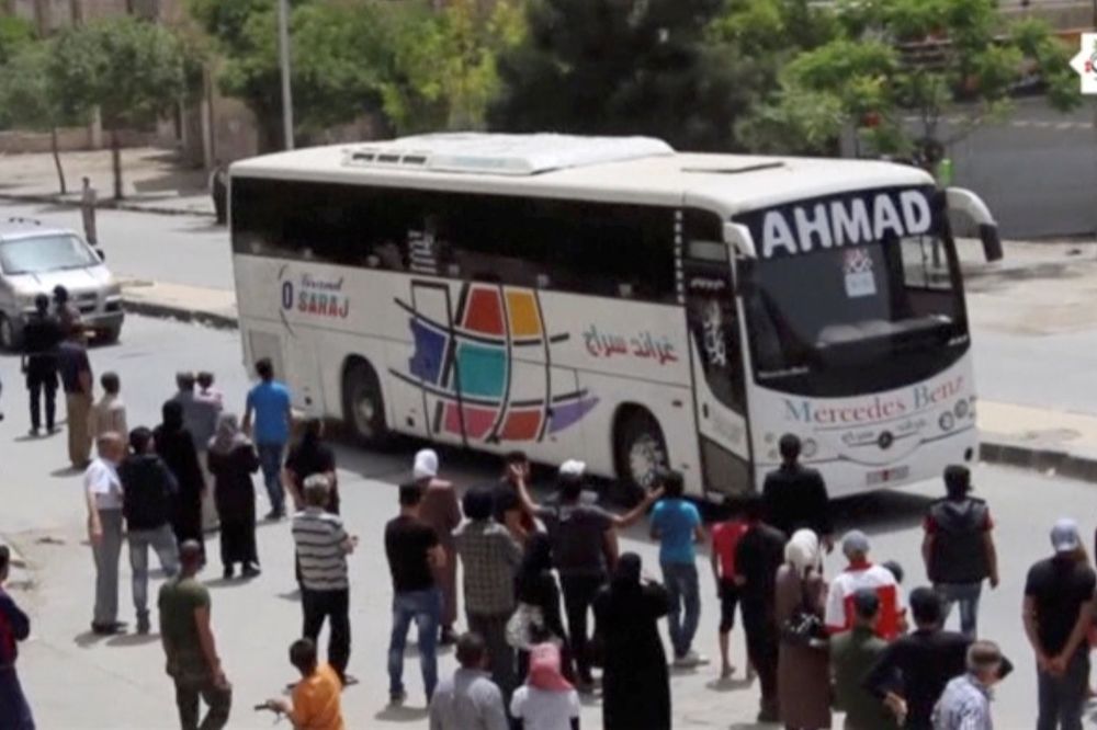 (VIDEO) DŽIHADISTI U HAOSU: U punim autobusima beže pred sirijskom vojskom