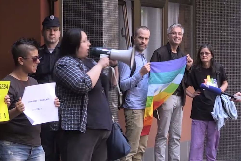 (KURIR TV) Stop diskriminaciji LGBT osoba! Protest ispred SUP-a u Majke Jevrosime!